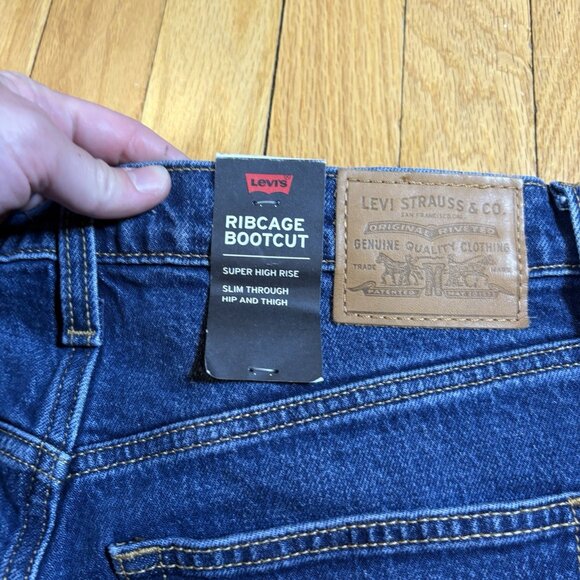 NWT Levi's Ribcage Boot Cut Jeans - Picture 15 of 16